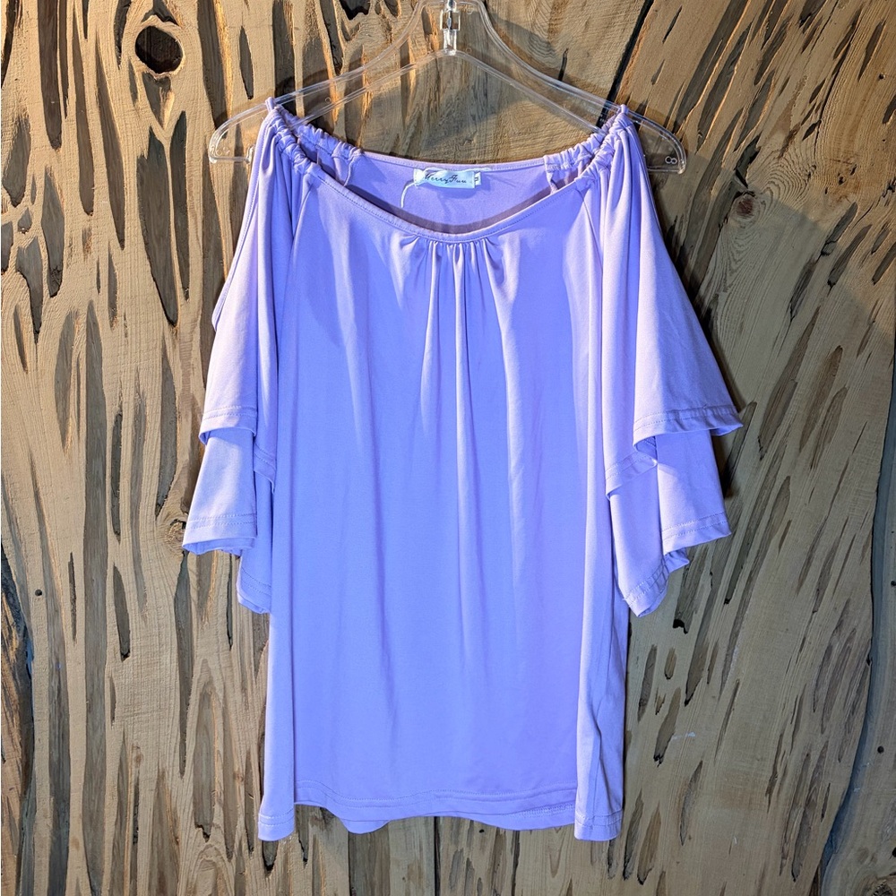 NWOT Merry fun lilac purple blouse cutout flutter sleeves. Size M